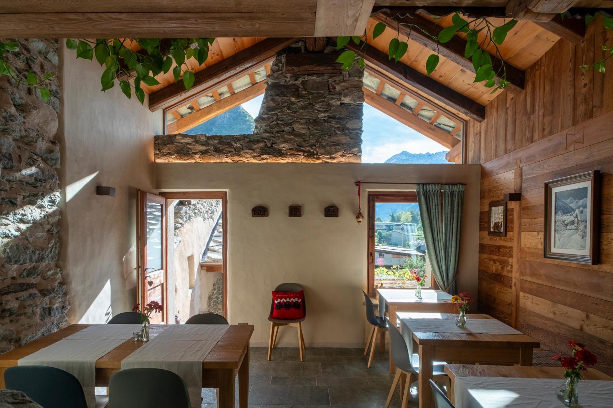 Au Coeur Du Village Chambres D'Hotes & Spa Arnad Esterno foto