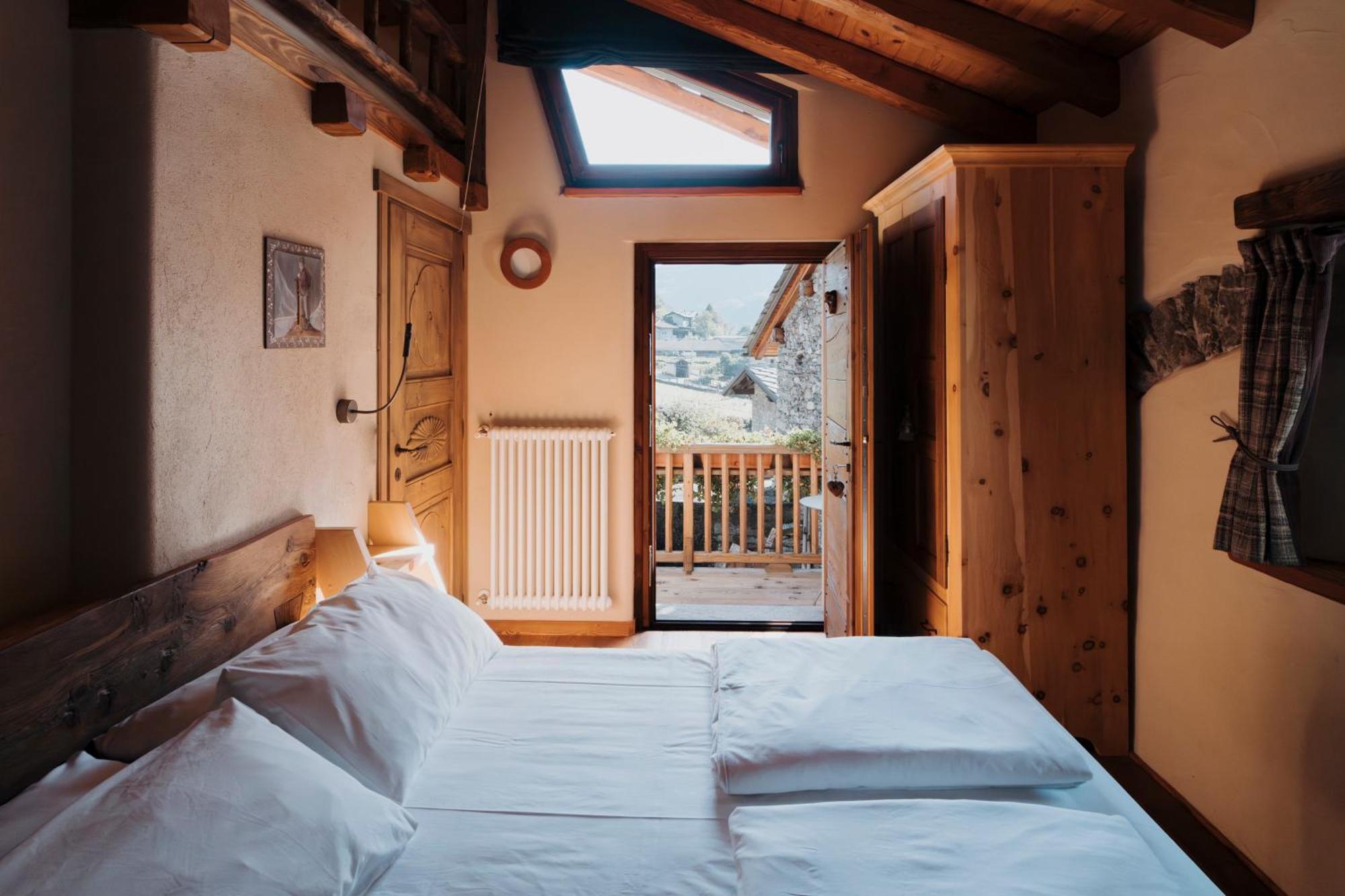 Au Coeur Du Village Chambres D'Hotes & Spa Arnad Esterno foto