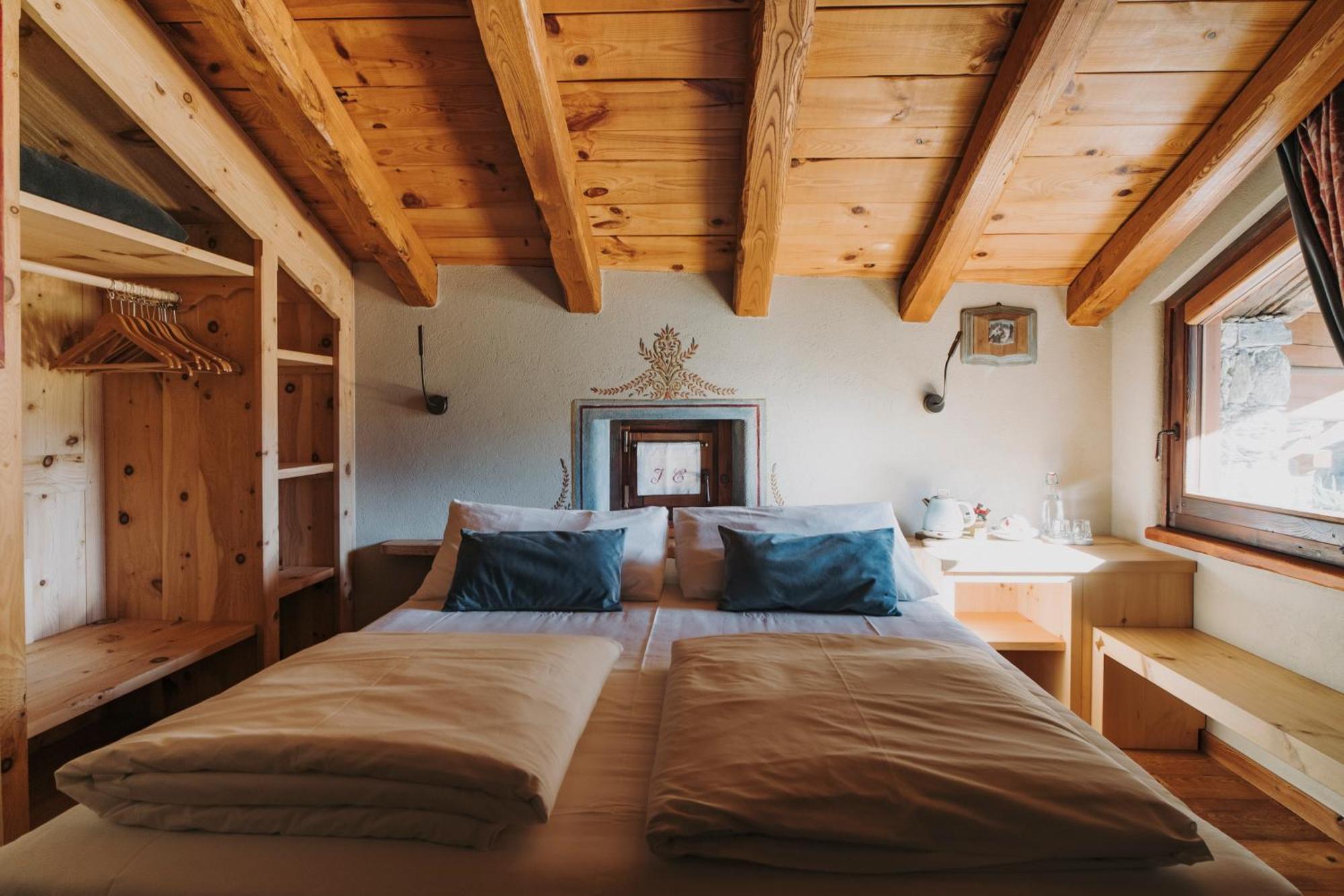 Au Coeur Du Village Chambres D'Hotes & Spa Arnad Esterno foto