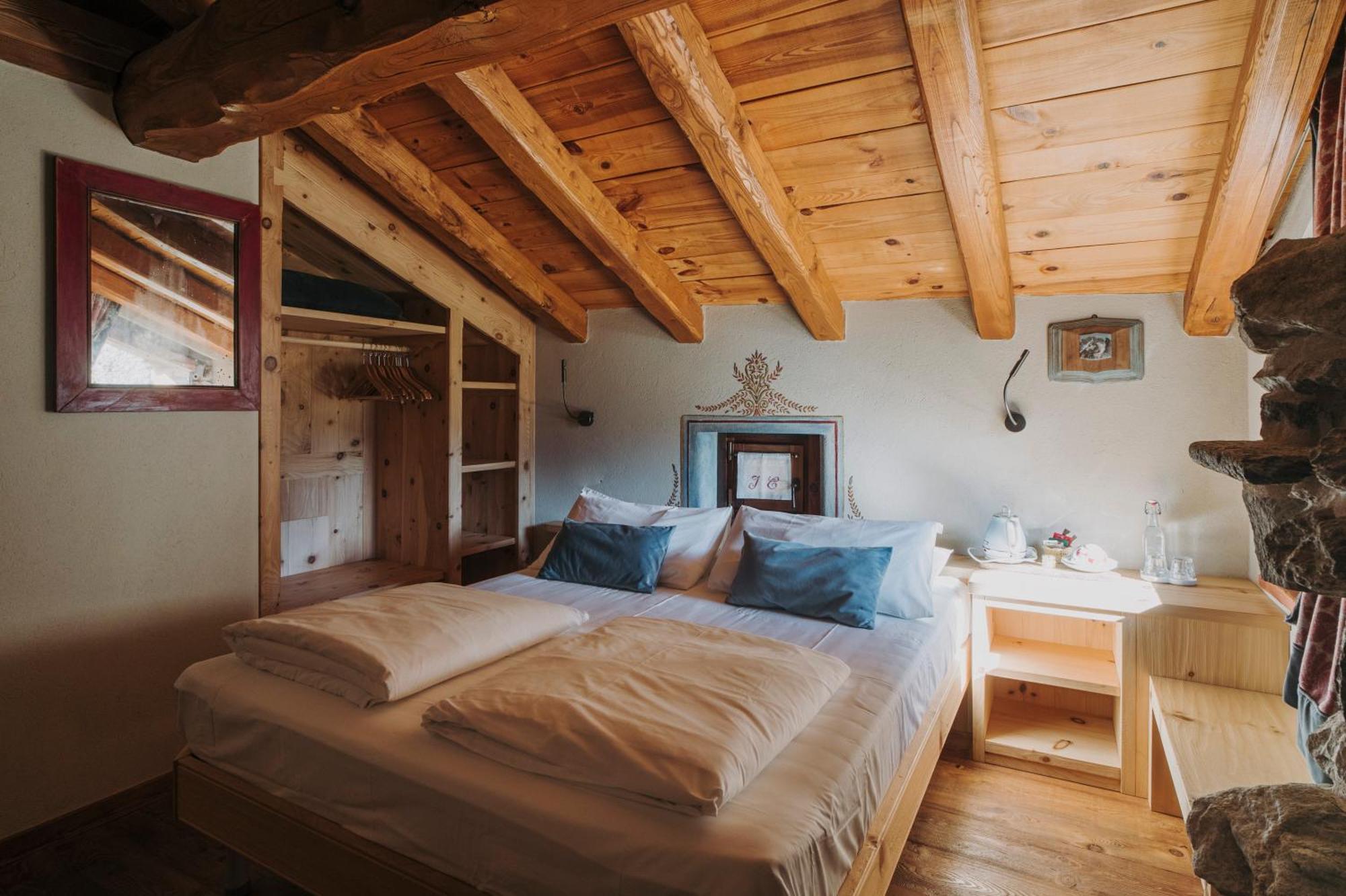 Au Coeur Du Village Chambres D'Hotes & Spa Arnad Esterno foto