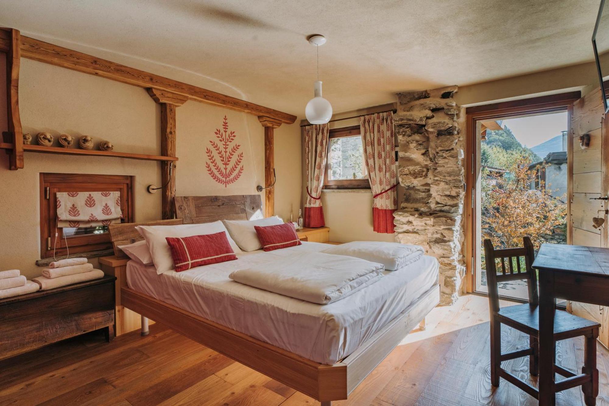 Au Coeur Du Village Chambres D'Hotes & Spa Arnad Esterno foto