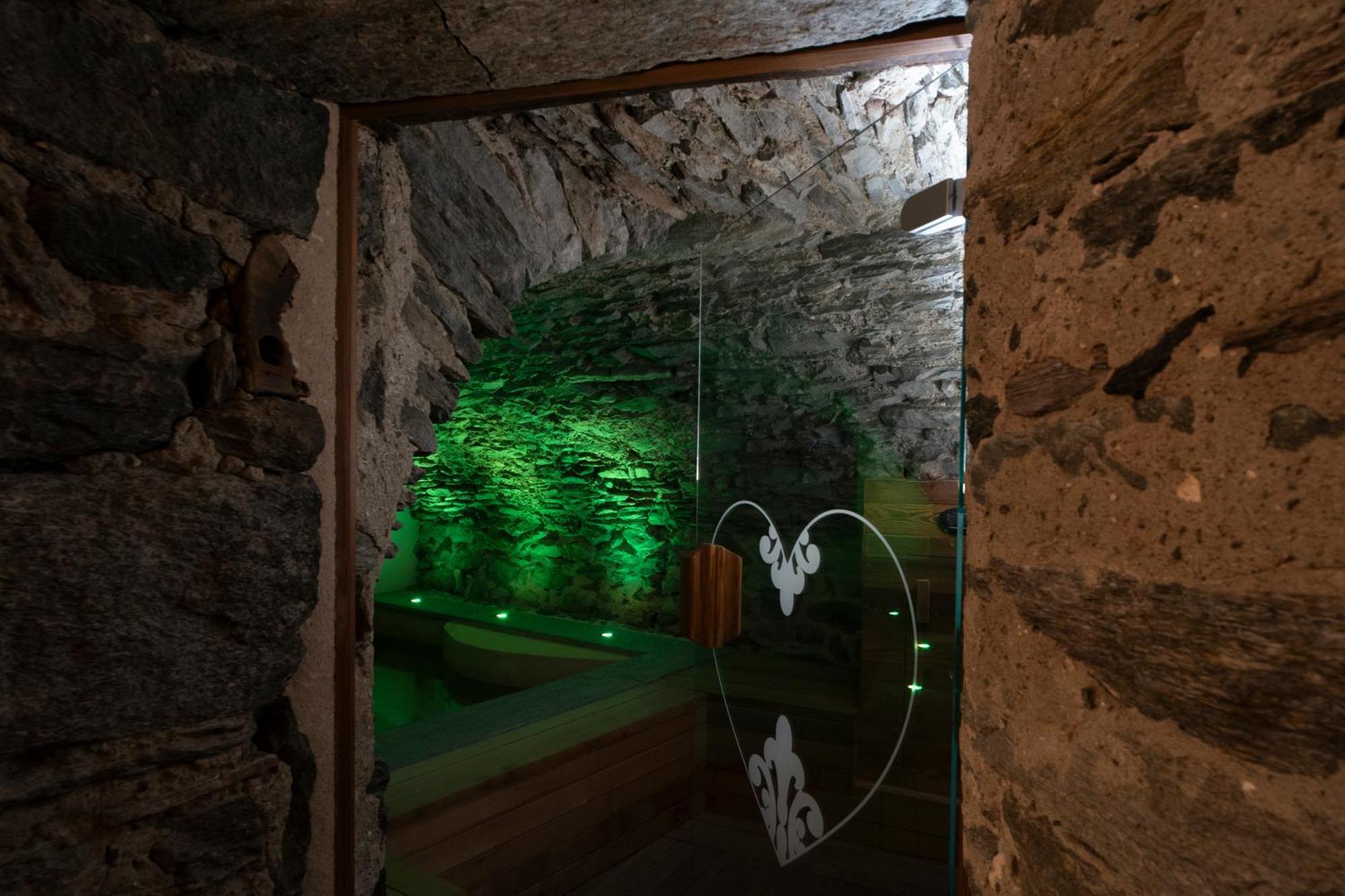 Au Coeur Du Village Chambres D'Hotes & Spa Arnad Esterno foto