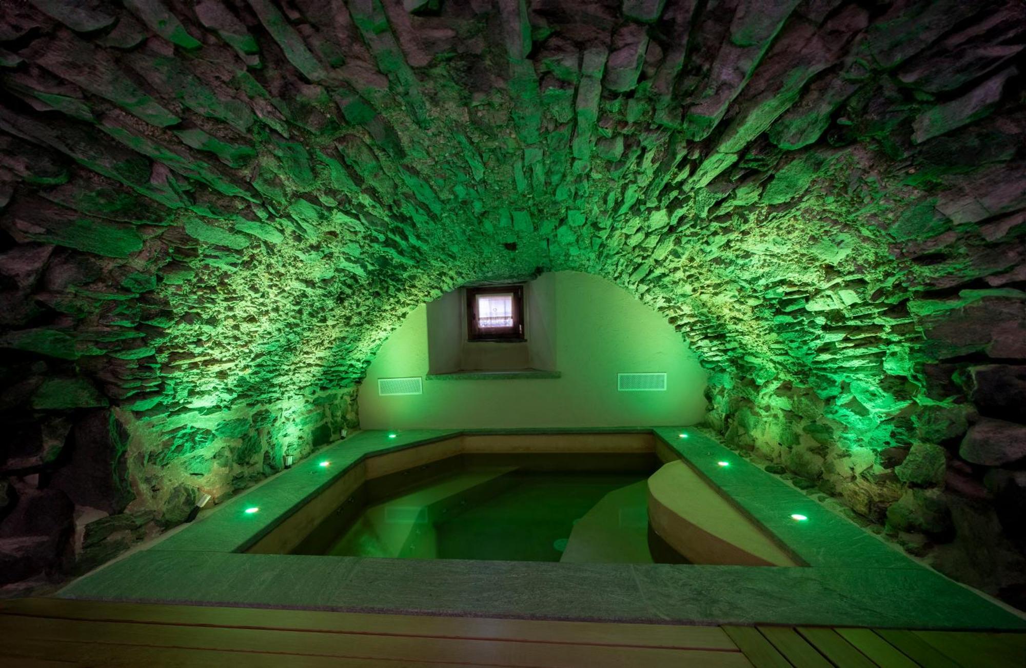 Au Coeur Du Village Chambres D'Hotes & Spa Arnad Esterno foto