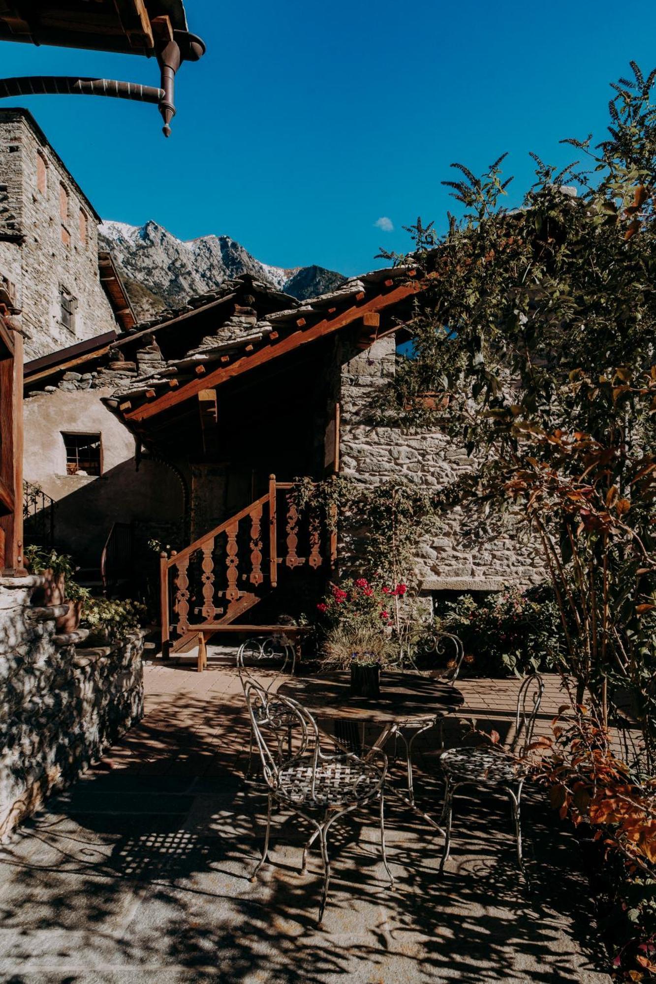 Au Coeur Du Village Chambres D'Hotes & Spa Arnad Esterno foto