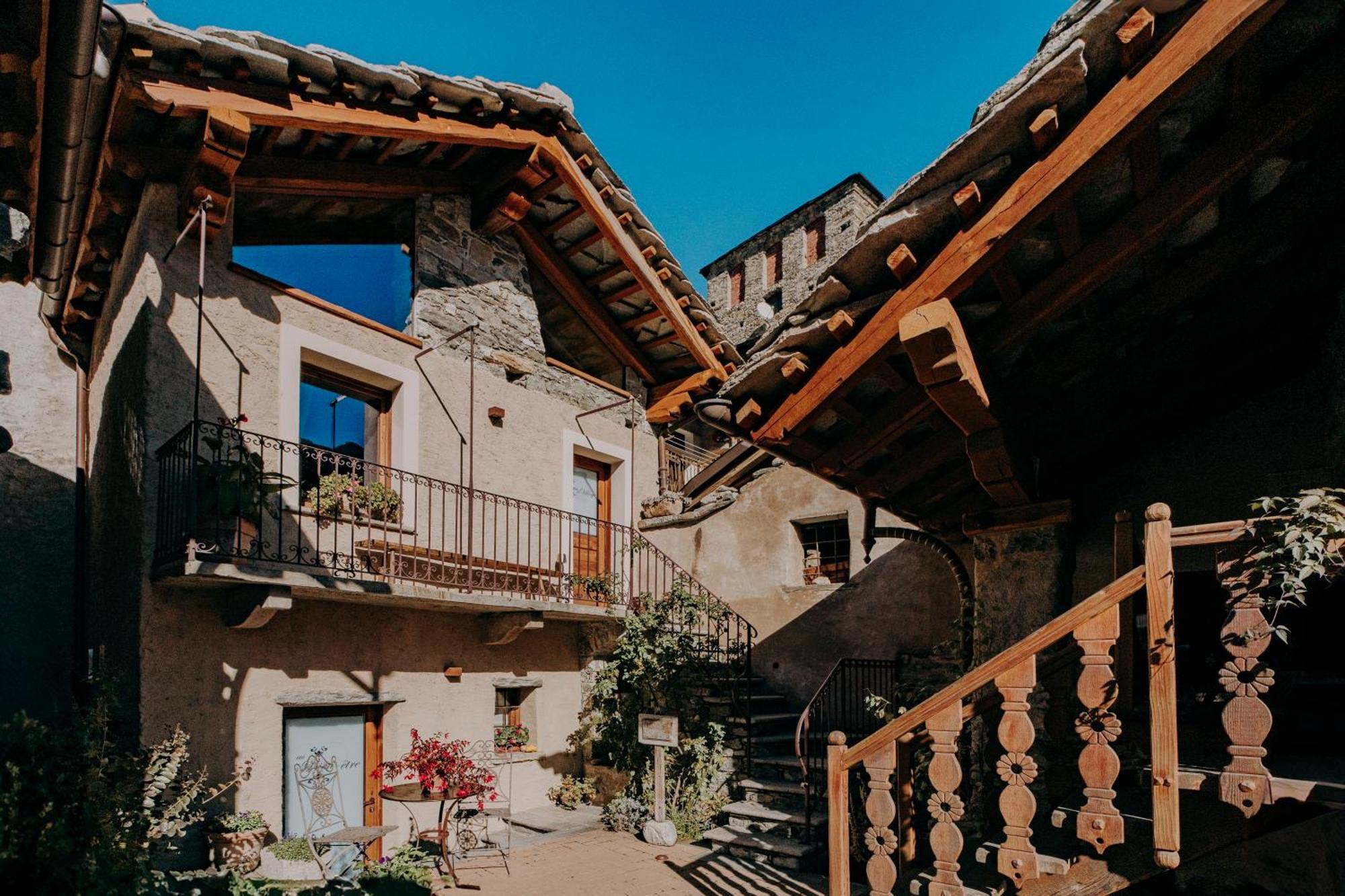Au Coeur Du Village Chambres D'Hotes & Spa Arnad Esterno foto