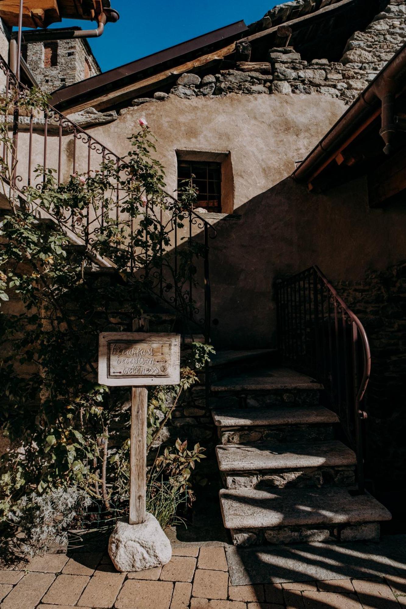 Au Coeur Du Village Chambres D'Hotes & Spa Arnad Esterno foto