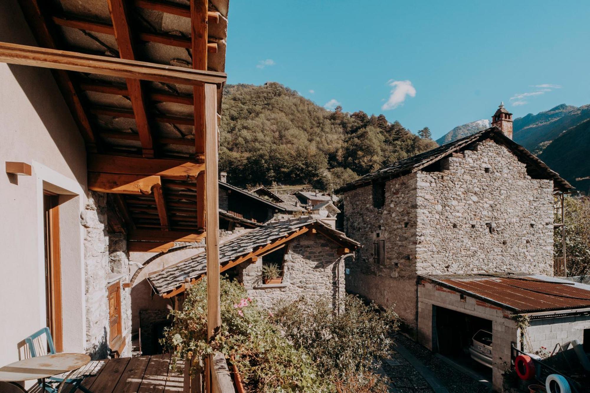 Au Coeur Du Village Chambres D'Hotes & Spa Arnad Esterno foto