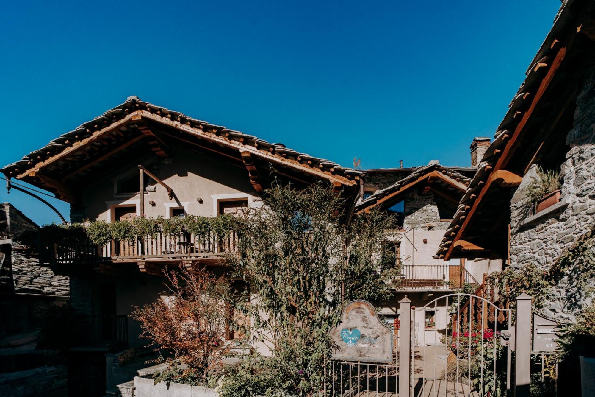 Au Coeur Du Village Chambres D'Hotes & Spa Arnad Esterno foto